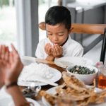 Adab makan anak islam