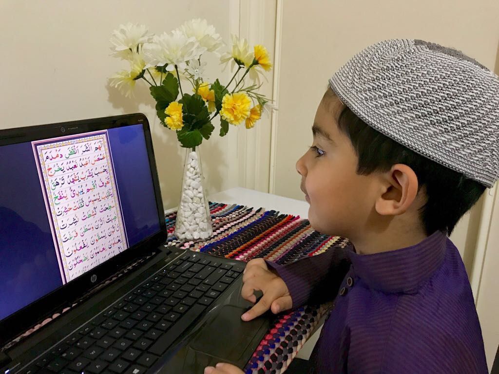 Adab membaca al quran digital