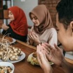 Gaya Hidup Halal sebagai Cerminan Keimanan dan Ketakwaan Muslim Gaya Hidup Halal sebagai Cerminan Keimanan dan Ketakwaan Muslim